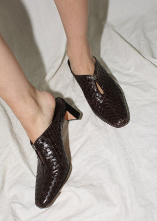 VINTAGE BROWN WOVEN LEATHER MULES (7M)