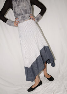 VINTAGE DKNY LINEN WHITE & NAVY CHEVRON ASYMMETRICAL MIDI SKIRT (M)