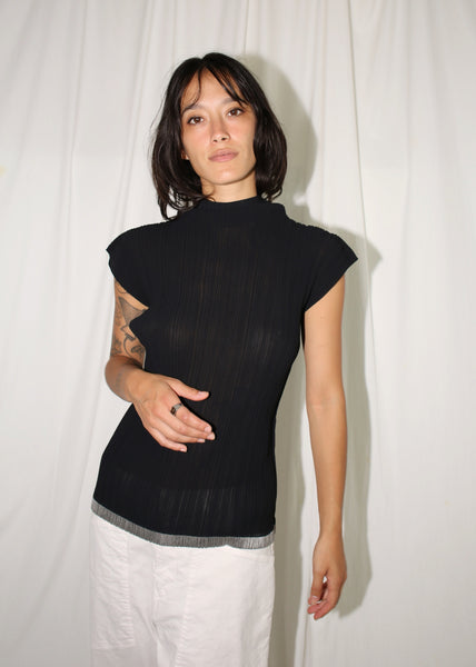 ISSEY MIYAKE PLEATS PLEASE BLACK SLEEVELESS TOP (O)