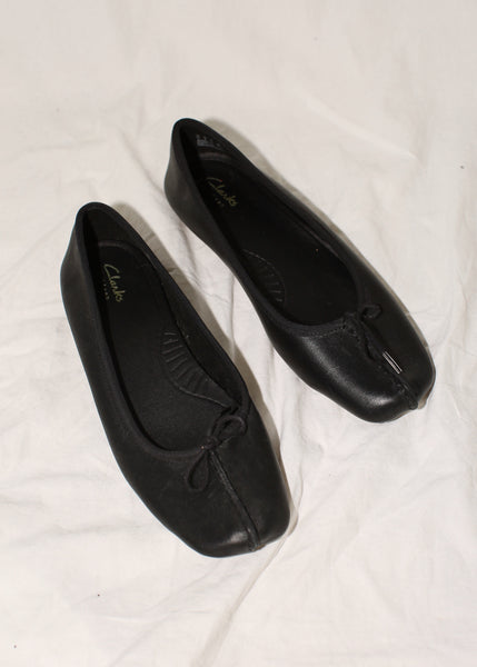 VINTAGE CLARKS BLACK LEATHER BALLET FLATS (8)