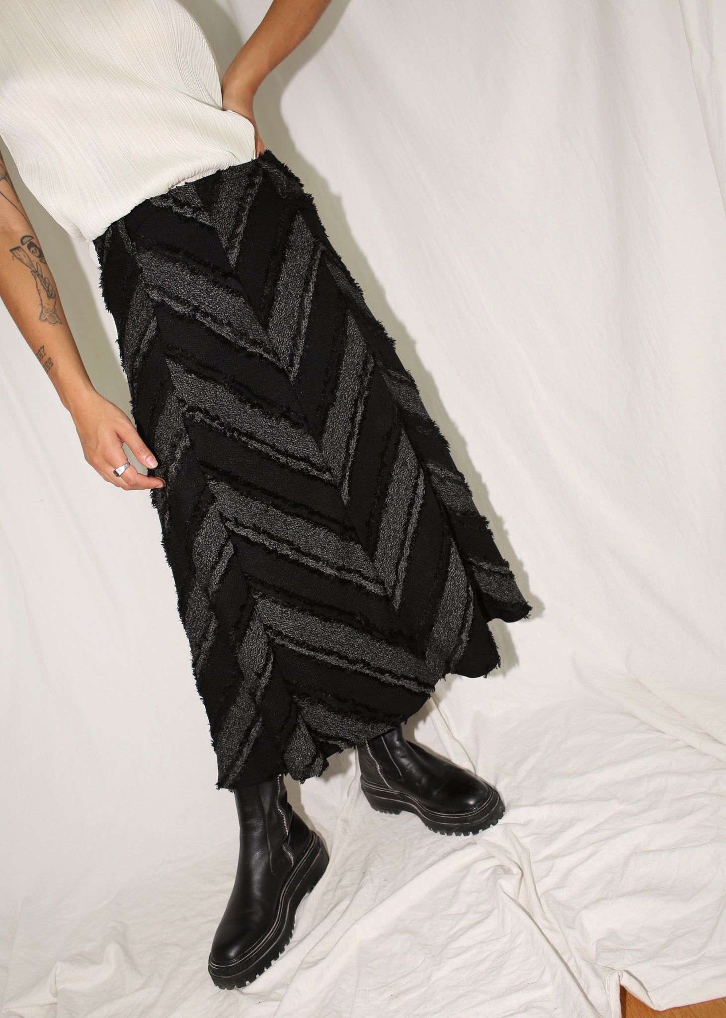 VINTAGE BLACK & GRAY CHEVRON MAXI SKIRT (M)