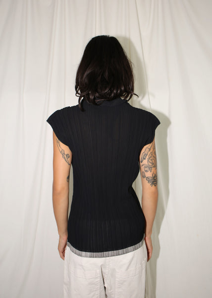 ISSEY MIYAKE PLEATS PLEASE BLACK SLEEVELESS TOP (O)