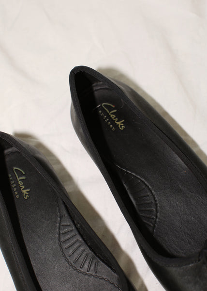 VINTAGE CLARKS BLACK LEATHER BALLET FLATS (8)