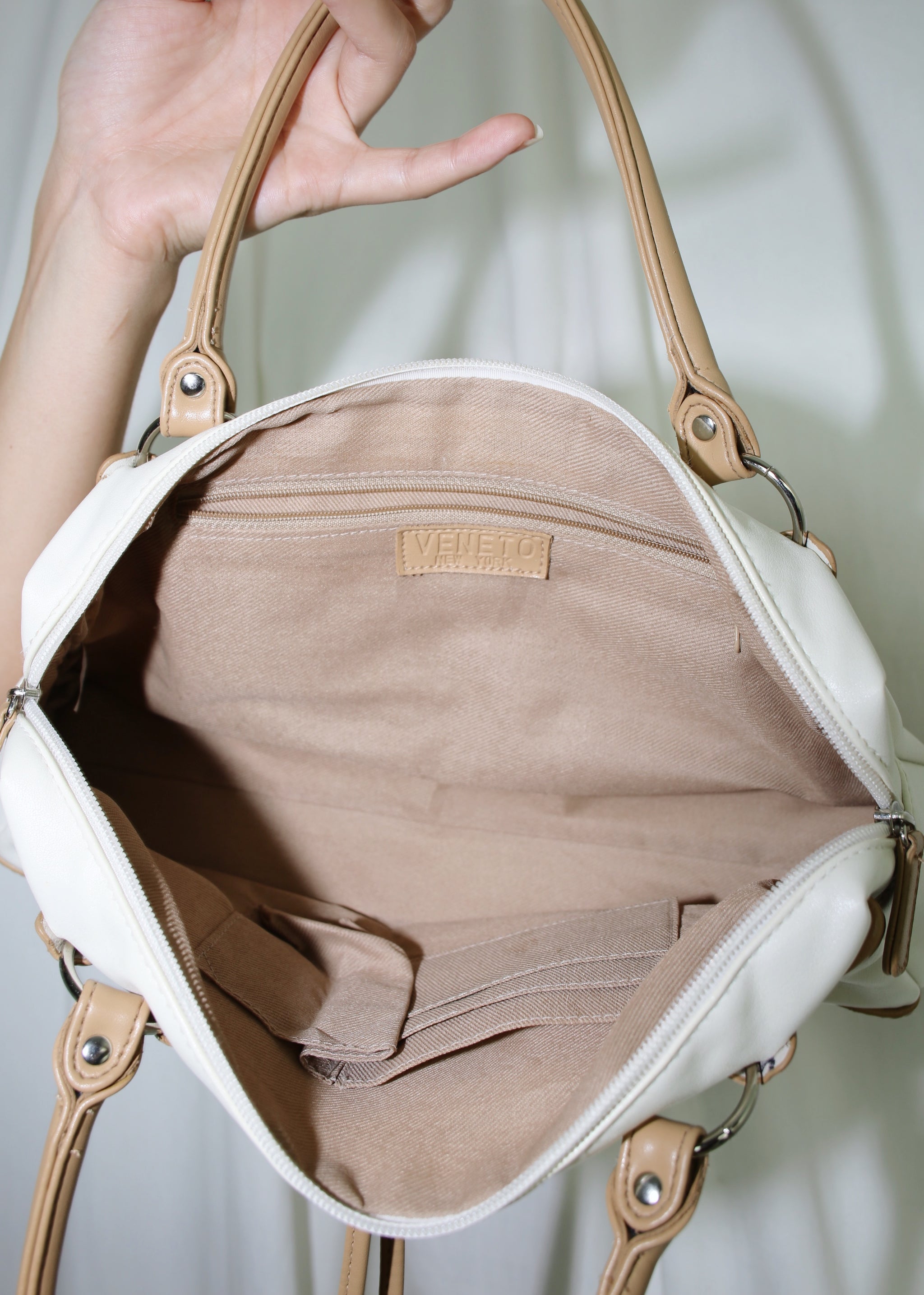 ★Wai Kei★ Vintage Enamel Shoulder Bag Ivory YK23FWAC08-2 VINTAGE Y2K VENETO NEW YORK WHITE & TAN SHOULDER BAG