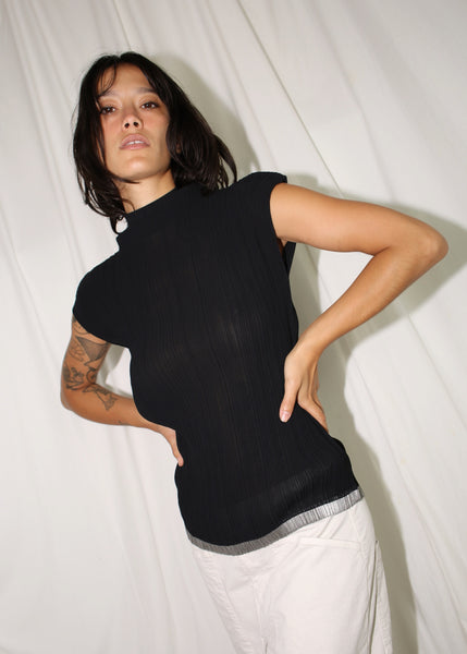 ISSEY MIYAKE PLEATS PLEASE BLACK SLEEVELESS TOP (O)