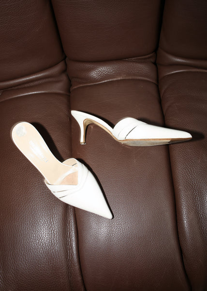 VINTAGE BRUNO MAGLI WHITE LEATHER PUMPS (37.5)