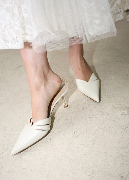 VINTAGE BRUNO MAGLI WHITE LEATHER PUMPS (37.5)