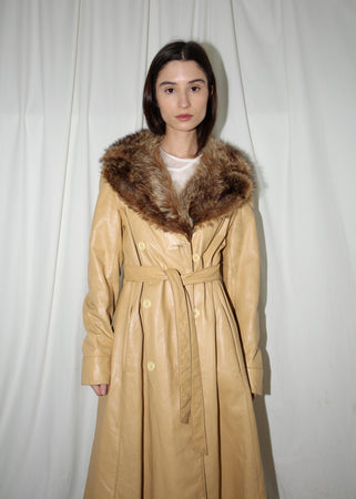 VINTAGE YELLOW LEATHER COAT WITH FUR COLLAR (S)