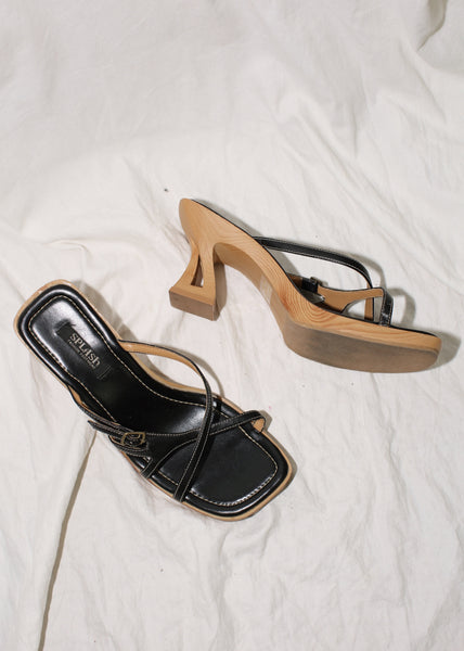 VINTAGE Y2K WOODEN HEELED SANDALS (7.5)