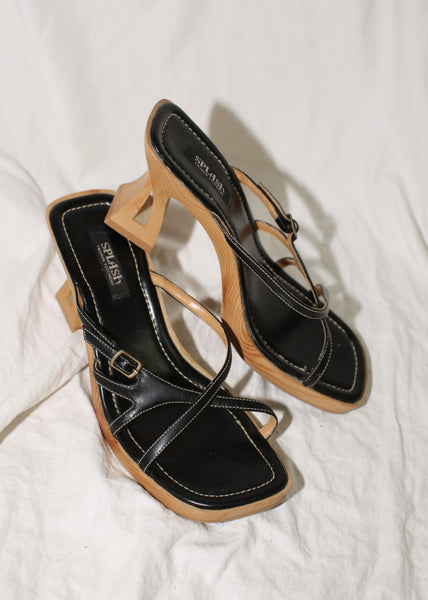 VINTAGE Y2K WOODEN HEELED SANDALS (7.5)